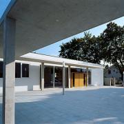 ArchitektInnen / KünstlerInnen: RUNSER / PRANTL architekten<br>Projekt: Pfarrzentrum Neu-Guntramsdorf<br>Aufnahmedatum: 09/09<br>Format: 6x9cm C-Dia<br>Lieferformat: Dia-Duplikat, Scan 300 dpi<br>Bestell-Nummer: 090915-01<br>