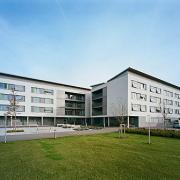 ArchitektInnen / KünstlerInnen: kub a Karl und Bremhorst Architekten<br>Projekt: Pflegeheim<br>Aufnahmedatum: 10/09<br>Format: 6x9cm C-Neg<br>Lieferformat: C-Print, Scan 300 dpi<br>Bestell-Nummer: 091028-01<br>