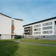 ArchitektInnen / KünstlerInnen: kub a Karl und Bremhorst Architekten<br>Projekt: Pflegeheim<br>Aufnahmedatum: 10/09<br>Format: 6x9cm C-Neg<br>Lieferformat: C-Print, Scan 300 dpi<br>Bestell-Nummer: 091028-05<br>