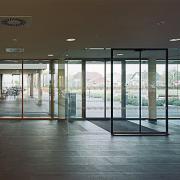 ArchitektInnen / KünstlerInnen: kub a Karl und Bremhorst Architekten<br>Projekt: Pflegeheim<br>Aufnahmedatum: 10/09<br>Format: 6x9cm C-Neg<br>Lieferformat: C-Print, Scan 300 dpi<br>Bestell-Nummer: 091028-15<br>