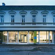ArchitektInnen / KünstlerInnen: Johannes Zieser<br>Projekt: ÖVP Amstten<br>Aufnahmedatum: 11/09<br>Format: 6x9cm C-Neg<br>Lieferformat: C-Print, Scan 300 dpi<br>Bestell-Nummer: 091112-15<br>