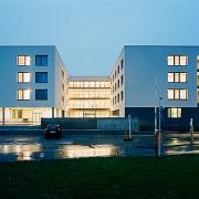 ArchitektInnen / KünstlerInnen: kub a Karl und Bremhorst Architekten<br>Projekt: Pflegeheim Linz<br>Aufnahmedatum: 12/09<br>Format: 6x9cm C-Neg<br>Lieferformat: C-Print, Scan 300 dpi<br>Bestell-Nummer: 091201-20<br>