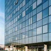 ArchitektInnen / KünstlerInnen: kub a Karl und Bremhorst Architekten<br>Projekt: Raiffeisen Sarajewo<br>Aufnahmedatum: 11/09<br>Format: 6x9cm C-Neg<br>Lieferformat: C-Print, Scan 300 dpi<br>Bestell-Nummer: 091126-13<br>