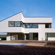 ArchitektInnen / KünstlerInnen: t-hoch-n Ziviltechniker GmbH<br>Projekt: Haus L.<br>Aufnahmedatum: 11/09<br>Format: 6x9cm C-Dia<br>Lieferformat: Dia-Duplikat, Scan 300 dpi<br>Bestell-Nummer: 091119-01<br>