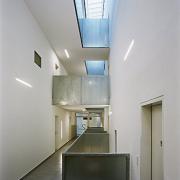 ArchitektInnen / KünstlerInnen: lichtblauwagner architekten generalplaner zt gmbh<br>Projekt: WHA Attemsgasse<br>Aufnahmedatum: 12/09<br>Format: 6x9cm C-Neg<br>Lieferformat: C-Print, Scan 300 dpi<br>Bestell-Nummer: 091202-31<br>