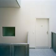 ArchitektInnen / KünstlerInnen: lichtblauwagner architekten generalplaner zt gmbh<br>Projekt: WHA Attemsgasse<br>Aufnahmedatum: 12/09<br>Format: 6x9cm C-Neg<br>Lieferformat: C-Print, Scan 300 dpi<br>Bestell-Nummer: 091202-32<br>