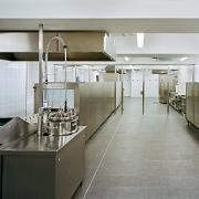 ArchitektInnen / KünstlerInnen: lichtblauwagner architekten generalplaner zt gmbh<br>Projekt: Therapiezentrum Ybbs<br>Aufnahmedatum: 12/09<br>Format: 6x9cm C-Neg<br>Lieferformat: C-Print, Scan 300 dpi<br>Bestell-Nummer: 091217-10<br>
