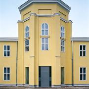 ArchitektInnen / KünstlerInnen: lichtblauwagner architekten generalplaner zt gmbh<br>Projekt: Therapiezentrum Ybbs<br>Aufnahmedatum: 12/09<br>Format: 6x9cm C-Neg<br>Lieferformat: C-Print, Scan 300 dpi<br>Bestell-Nummer: 091217-01<br>