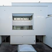 ArchitektInnen / KünstlerInnen: Walter Stelzhammer<br>Projekt: Wohnhausanlage Orasteig<br>Aufnahmedatum: 12/09<br>Format: 6x9cm C-Dia<br>Lieferformat: Dia-Duplikat, Scan 300 dpi<br>Bestell-Nummer: 091203-24<br>