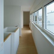 ArchitektInnen / KünstlerInnen: Walter Stelzhammer<br>Projekt: Wohnhausanlage Orasteig<br>Aufnahmedatum: 12/09<br>Format: 6x9cm C-Dia<br>Lieferformat: Dia-Duplikat, Scan 300 dpi<br>Bestell-Nummer: 091203-31<br>