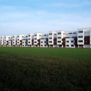 ArchitektInnen / KünstlerInnen: Walter Stelzhammer<br>Projekt: Wohnhausanlage Orasteig<br>Aufnahmedatum: 12/09<br>Format: 6x9cm C-Dia<br>Lieferformat: Dia-Duplikat, Scan 300 dpi<br>Bestell-Nummer: 091203-10<br>