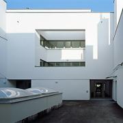 ArchitektInnen / KünstlerInnen: Walter Stelzhammer<br>Projekt: Wohnhausanlage Orasteig<br>Aufnahmedatum: 12/09<br>Format: 6x9cm C-Dia<br>Lieferformat: Dia-Duplikat, Scan 300 dpi<br>Bestell-Nummer: 091203-21<br>