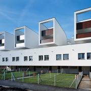 ArchitektInnen / KünstlerInnen: Walter Stelzhammer<br>Projekt: Wohnhausanlage Orasteig<br>Aufnahmedatum: 12/09<br>Format: 6x9cm C-Dia<br>Lieferformat: Dia-Duplikat, Scan 300 dpi<br>Bestell-Nummer: 091203-04<br>