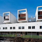 ArchitektInnen / KünstlerInnen: Walter Stelzhammer<br>Projekt: Wohnhausanlage Orasteig<br>Aufnahmedatum: 12/09<br>Format: 6x9cm C-Dia<br>Lieferformat: Dia-Duplikat, Scan 300 dpi<br>Bestell-Nummer: 091203-05<br>