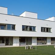 ArchitektInnen / KünstlerInnen: Walter Stelzhammer<br>Projekt: Wohnhausanlage Orasteig<br>Aufnahmedatum: 12/09<br>Format: 6x9cm C-Dia<br>Lieferformat: Dia-Duplikat, Scan 300 dpi<br>Bestell-Nummer: 091203-18<br>