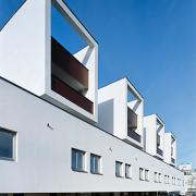 ArchitektInnen / KünstlerInnen: Walter Stelzhammer<br>Projekt: Wohnhausanlage Orasteig<br>Aufnahmedatum: 12/09<br>Format: 6x9cm C-Dia<br>Lieferformat: Dia-Duplikat, Scan 300 dpi<br>Bestell-Nummer: 091203-06<br>
