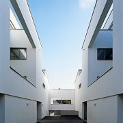 ArchitektInnen / KünstlerInnen: Walter Stelzhammer<br>Projekt: Wohnhausanlage Orasteig<br>Aufnahmedatum: 12/09<br>Format: 6x9cm C-Dia<br>Lieferformat: Dia-Duplikat, Scan 300 dpi<br>Bestell-Nummer: 091203-20<br>