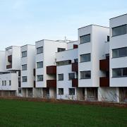 ArchitektInnen / KünstlerInnen: Walter Stelzhammer<br>Projekt: Wohnhausanlage Orasteig<br>Aufnahmedatum: 12/09<br>Format: 6x9cm C-Dia<br>Lieferformat: Dia-Duplikat, Scan 300 dpi<br>Bestell-Nummer: 091203-11<br>