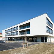 ArchitektInnen / KünstlerInnen: kub a Karl und Bremhorst Architekten<br>Projekt: Pflegeheim Pichling<br>Aufnahmedatum: 04/10<br>Format: digital<br>Lieferformat: Scan 300 dpi<br>Bestell-Nummer: 100407-03<br>