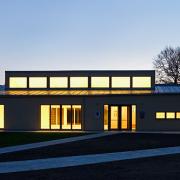 ArchitektInnen / KünstlerInnen: archipel architektur kommunikation<br>Projekt: Pfarrzentrum Eggendorf<br>Aufnahmedatum: 04/10<br>Format: digital<br>Lieferformat: Scan 300 dpi<br>Bestell-Nummer: 100423-34<br>