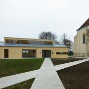 ArchitektInnen / KünstlerInnen: archipel architektur kommunikation<br>Projekt: Pfarrzentrum Eggendorf<br>Aufnahmedatum: 04/10<br>Format: digital<br>Lieferformat: Scan 300 dpi<br>Bestell-Nummer: 100423-04<br>