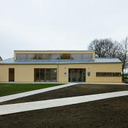 ArchitektInnen / KünstlerInnen: archipel architektur kommunikation<br>Projekt: Pfarrzentrum Eggendorf<br>Aufnahmedatum: 04/10<br>Format: digital<br>Lieferformat: Scan 300 dpi<br>Bestell-Nummer: 100423-06<br>
