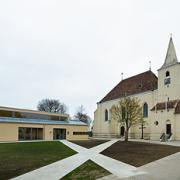 ArchitektInnen / KünstlerInnen: archipel architektur kommunikation<br>Projekt: Pfarrzentrum Eggendorf<br>Aufnahmedatum: 04/10<br>Format: digital<br>Lieferformat: Scan 300 dpi<br>Bestell-Nummer: 100423-03<br>
