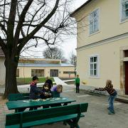 ArchitektInnen / KünstlerInnen: archipel architektur kommunikation<br>Projekt: Pfarrzentrum Eggendorf<br>Aufnahmedatum: 04/10<br>Format: digital<br>Lieferformat: Scan 300 dpi<br>Bestell-Nummer: 100423-05<br>