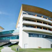 ArchitektInnen / KünstlerInnen: skyline architekten ZT GmbH<br>Projekt: Tauern Spa Zell am See-Kaprun<br>Aufnahmedatum: 11/10<br>Format: digital<br>Lieferformat: Digital<br>Bestell-Nummer: 101104-22<br>