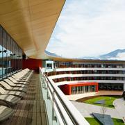 ArchitektInnen / KünstlerInnen: skyline architekten ZT GmbH<br>Projekt: Tauern Spa Zell am See-Kaprun<br>Aufnahmedatum: 11/10<br>Format: digital<br>Lieferformat: Digital<br>Bestell-Nummer: 101104-57<br>