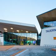 ArchitektInnen / KünstlerInnen: skyline architekten ZT GmbH<br>Projekt: Tauern Spa Zell am See-Kaprun<br>Aufnahmedatum: 11/10<br>Format: digital<br>Lieferformat: Digital<br>Bestell-Nummer: 101104-05<br>