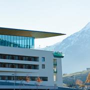 ArchitektInnen / KünstlerInnen: skyline architekten ZT GmbH<br>Projekt: Tauern Spa Zell am See-Kaprun<br>Aufnahmedatum: 11/10<br>Format: digital<br>Lieferformat: Digital<br>Bestell-Nummer: 101104-17<br>