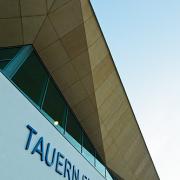 ArchitektInnen / KünstlerInnen: skyline architekten ZT GmbH<br>Projekt: Tauern Spa Zell am See-Kaprun<br>Aufnahmedatum: 11/10<br>Format: digital<br>Lieferformat: Digital<br>Bestell-Nummer: 101104-08<br>