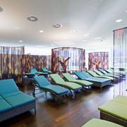 ArchitektInnen / KünstlerInnen: skyline architekten ZT GmbH<br>Projekt: Tauern Spa Zell am See-Kaprun<br>Aufnahmedatum: 11/10<br>Format: digital<br>Lieferformat: Digital<br>Bestell-Nummer: 101104-79<br>