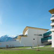 ArchitektInnen / KünstlerInnen: skyline architekten ZT GmbH<br>Projekt: Tauern Spa Zell am See-Kaprun<br>Aufnahmedatum: 11/10<br>Format: digital<br>Lieferformat: Digital<br>Bestell-Nummer: 101104-26<br>