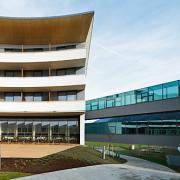 ArchitektInnen / KünstlerInnen: skyline architekten ZT GmbH<br>Projekt: Tauern Spa Zell am See-Kaprun<br>Aufnahmedatum: 11/10<br>Format: digital<br>Lieferformat: Digital<br>Bestell-Nummer: 101104-44<br>