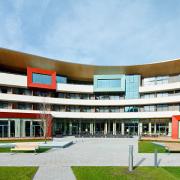 ArchitektInnen / KünstlerInnen: skyline architekten ZT GmbH<br>Projekt: Tauern Spa Zell am See-Kaprun<br>Aufnahmedatum: 11/10<br>Format: digital<br>Lieferformat: Digital<br>Bestell-Nummer: 101104-42<br>