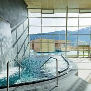 ArchitektInnen / KünstlerInnen: skyline architekten ZT GmbH<br>Projekt: Tauern Spa Zell am See-Kaprun<br>Aufnahmedatum: 11/10<br>Format: digital<br>Lieferformat: Digital<br>Bestell-Nummer: 101104-77<br>