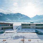 ArchitektInnen / KünstlerInnen: skyline architekten ZT GmbH<br>Projekt: Tauern Spa Zell am See-Kaprun<br>Format: digital<br>Lieferformat: Digital<br>Bestell-Nummer: 110110-05<br>