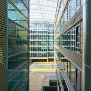 ArchitektInnen / KünstlerInnen: Architekten Tillner & Willinger<br>Projekt: Bürohaus Praterstern<br>Aufnahmedatum: 03/11<br>Format: digital<br>Lieferformat: Digital<br>Bestell-Nummer: 110330-27<br>