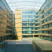 ArchitektInnen / KünstlerInnen: Architekten Tillner & Willinger<br>Projekt: Bürohaus Praterstern<br>Aufnahmedatum: 03/11<br>Format: digital<br>Lieferformat: Digital<br>Bestell-Nummer: 110330-19<br>