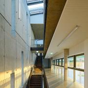 ArchitektInnen / KünstlerInnen: HÜBNER ARCHITEKTEN<br>Projekt: AHS Korneuburg<br>Aufnahmedatum: 10/11<br>Format: digital<br>Lieferformat: Digital<br>Bestell-Nummer: 111004-19<br>