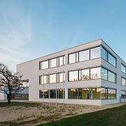 ArchitektInnen / KünstlerInnen: HÜBNER ARCHITEKTEN<br>Projekt: AHS Korneuburg<br>Aufnahmedatum: 10/11<br>Format: digital<br>Lieferformat: Digital<br>Bestell-Nummer: 111004-12<br>