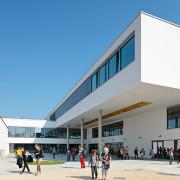 ArchitektInnen / KünstlerInnen: HÜBNER ARCHITEKTEN<br>Projekt: AHS Korneuburg<br>Aufnahmedatum: 10/11<br>Format: digital<br>Lieferformat: Digital<br>Bestell-Nummer: 111004-01<br>