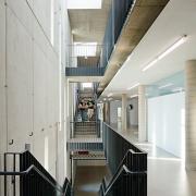 ArchitektInnen / KünstlerInnen: HÜBNER ARCHITEKTEN<br>Projekt: AHS Korneuburg<br>Aufnahmedatum: 10/11<br>Format: digital<br>Lieferformat: Digital<br>Bestell-Nummer: 111004-21<br>