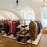 ArchitektInnen / KünstlerInnen: eichinger offices, eichinger offices<br>Projekt: Fürn Shop<br>Aufnahmedatum: 09/11<br>Format: digital<br>Lieferformat: Digital<br>Bestell-Nummer: 110921-06<br>