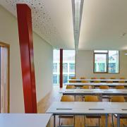 ArchitektInnen / KünstlerInnen: HÜBNER ARCHITEKTEN<br>Projekt: Gymnasium Purkersdorf Erweiterung<br>Format: digital<br>Lieferformat: Digital<br>Bestell-Nummer: 150904-24<br>