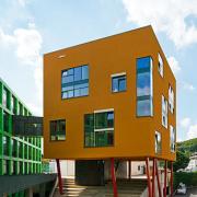 ArchitektInnen / KünstlerInnen: HÜBNER ARCHITEKTEN<br>Projekt: Gymnasium Purkersdorf Erweiterung<br>Format: digital<br>Lieferformat: Digital<br>Bestell-Nummer: 150904-05<br>