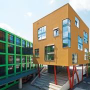 ArchitektInnen / KünstlerInnen: HÜBNER ARCHITEKTEN<br>Projekt: Gymnasium Purkersdorf Erweiterung<br>Format: digital<br>Lieferformat: Digital<br>Bestell-Nummer: 150904-04<br>