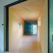 ArchitektInnen / KünstlerInnen: HÜBNER ARCHITEKTEN<br>Projekt: Gymnasium Purkersdorf Erweiterung<br>Format: digital<br>Lieferformat: Digital<br>Bestell-Nummer: 150904-21<br>